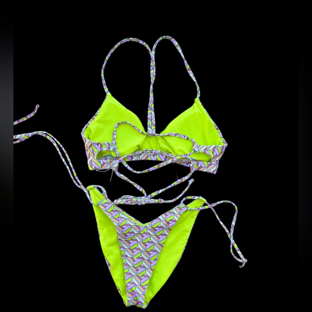 Geometric Patterned Bikini Set - Picture 2 of 3